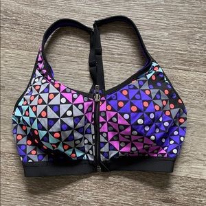 VSX sports bra size 32C